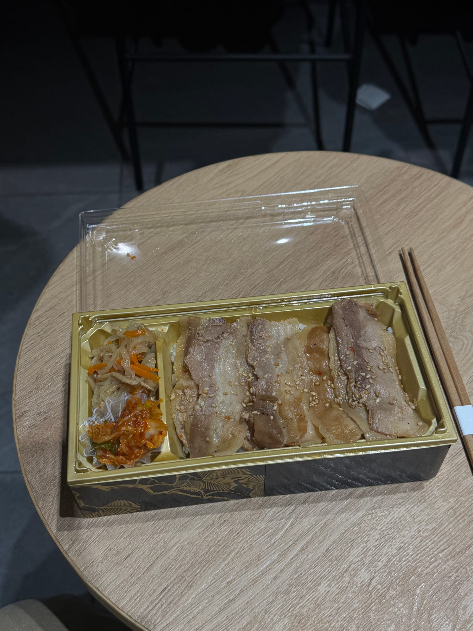 라운지 공사중이라, 대신 받은 쿠폰으로 무료 도시락.